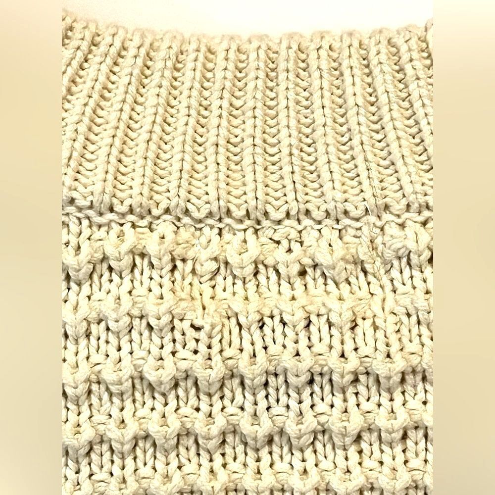 Universal Thread Women’s Cream Knit Warm Cozy Sweater Size Small - Picture 12 of 14